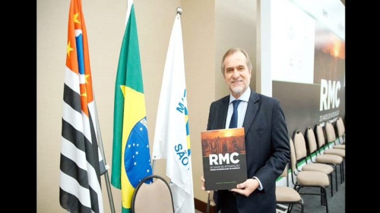 Deputado participa do lançamento do livro que celebra os 22 anos da RMC