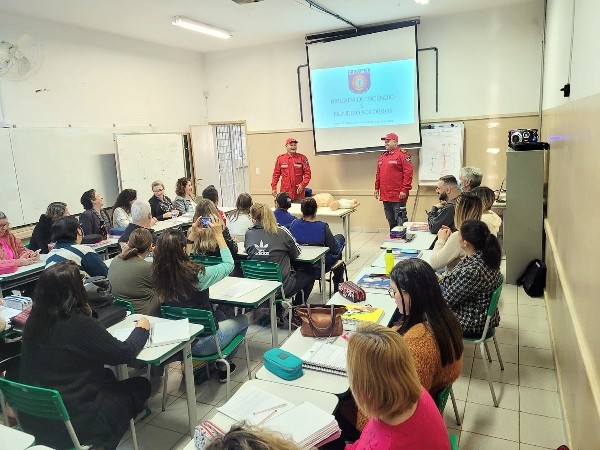 Bombeiros Voluntários de NO iniciam curso de primeiros socorros nas escolas