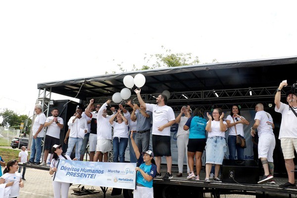 Marcha pela Paz reúne 500 pessoas em Hortolândia