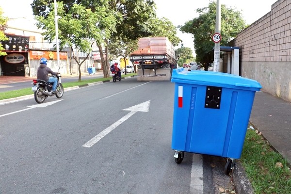 Avenidas Cora Coralina e Santana têm novo modelo de limpeza urbana