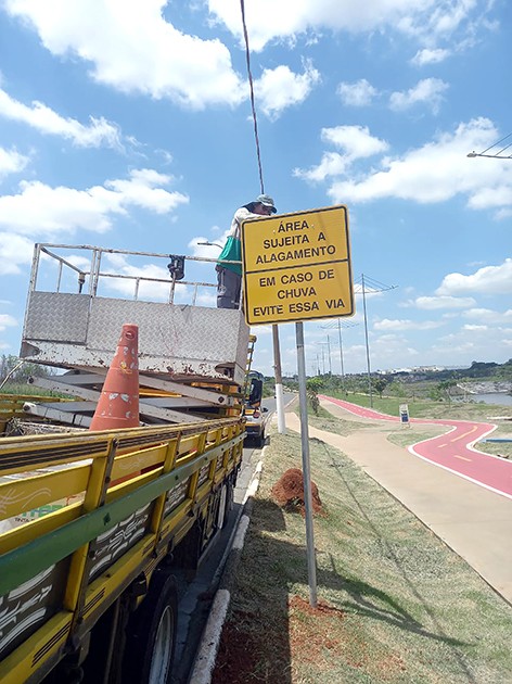 Hortolândia indica áreas com risco de alagamento com placas