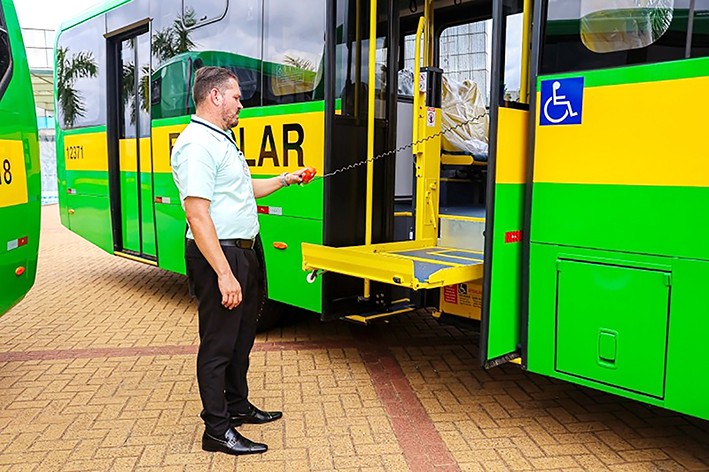 Paulínia entrega novos ônibus destinados ao transporte escolar