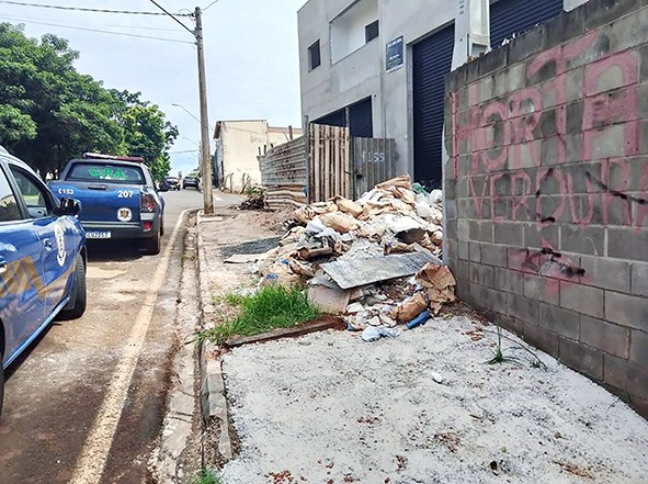 Sumaré inspeciona calçadas sujas, mal conservadas e que estorvam pedestres