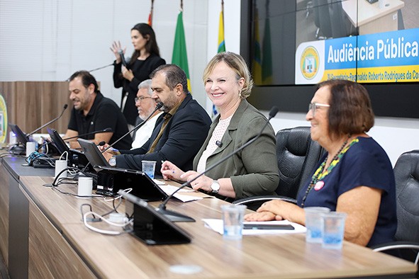 Ana Perugini pede mais vagas na rede regional de saúde