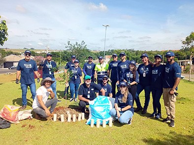 Em parceria com Amanco, Nova Odessa planta mais 50 mudas de árvores nativas